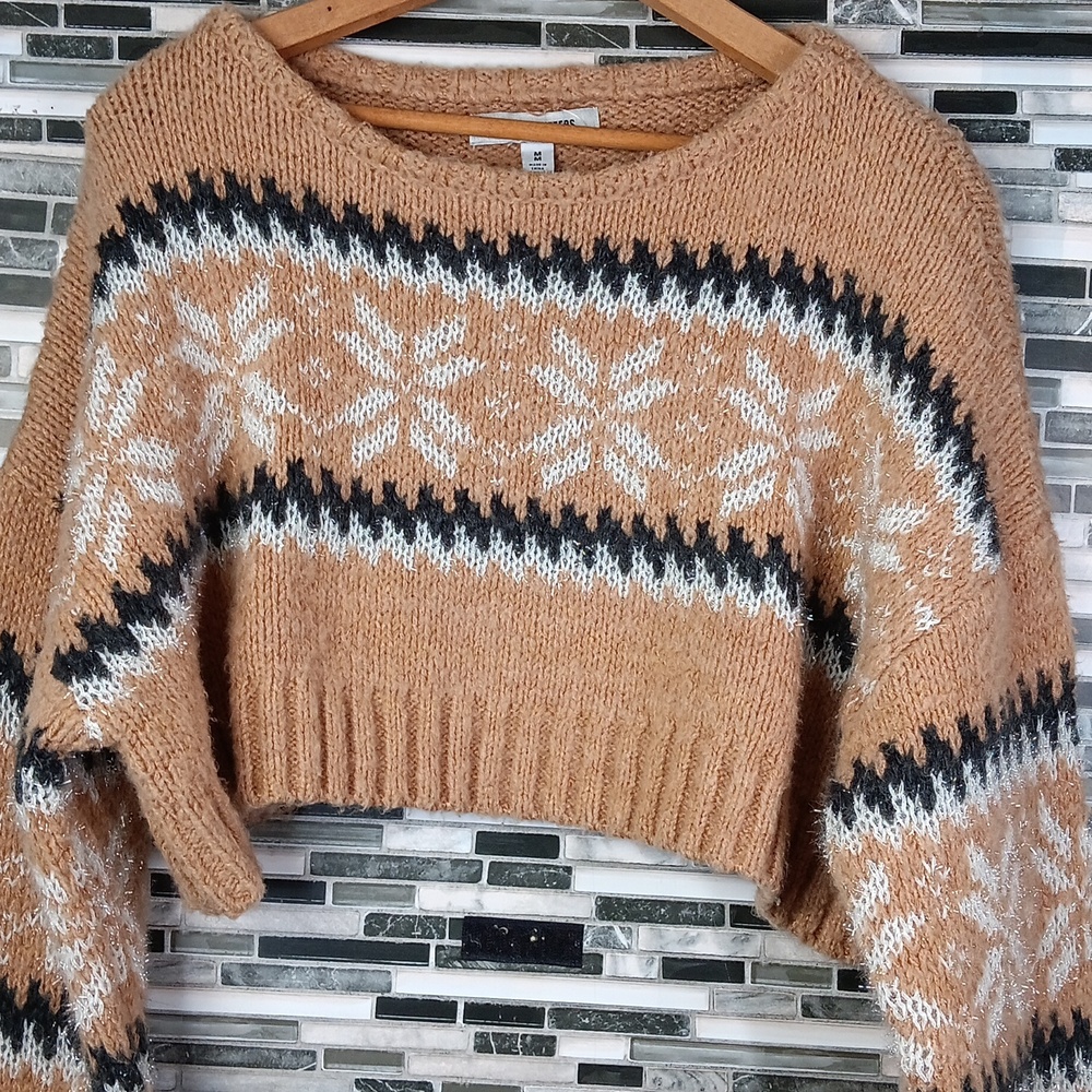 Urban Outfitters M Cropped Tan Snowflake Fuzzy Sweater Pullover - Picture 4 of 10
